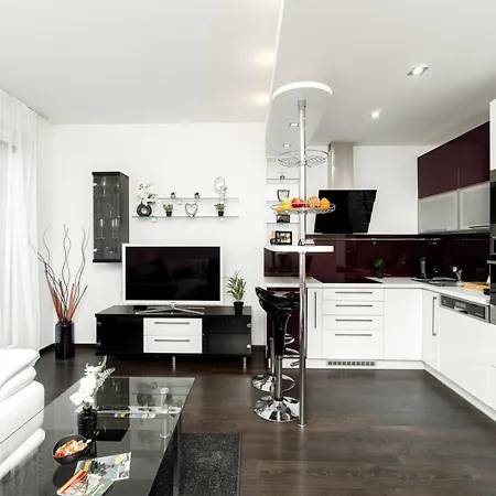 New Beautiful In The Center Of With Option Garage Parking Apartamento