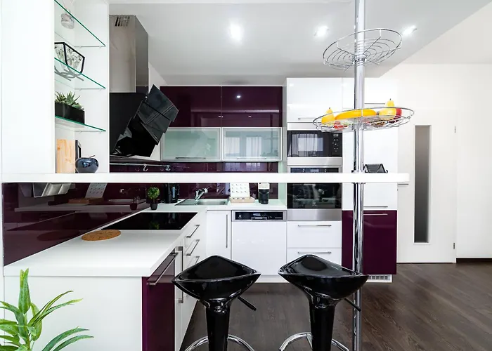 New Beautiful In The Center Of With Option Garage Parking Apartmán