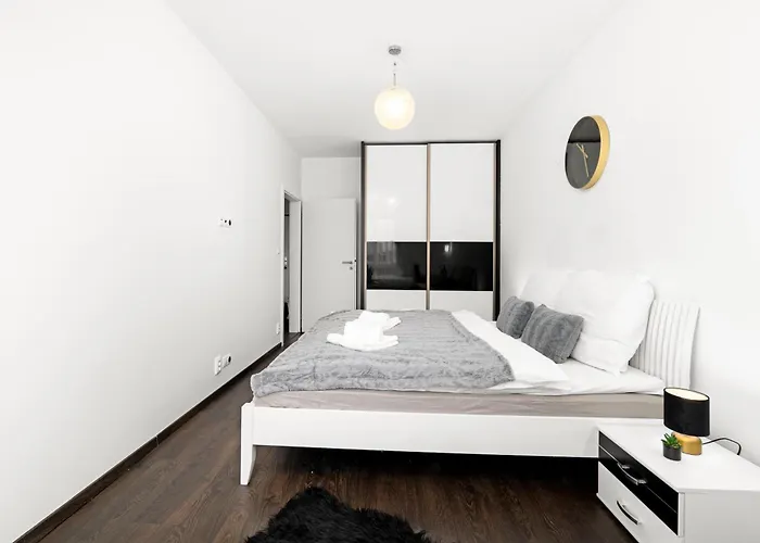 New Beautiful In The Center Of With Option Garage Parking Apartmán