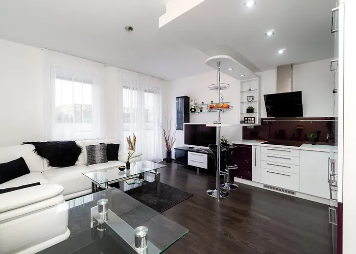 Apartmán New Beautiful In The Center Of With Option Garage Parking