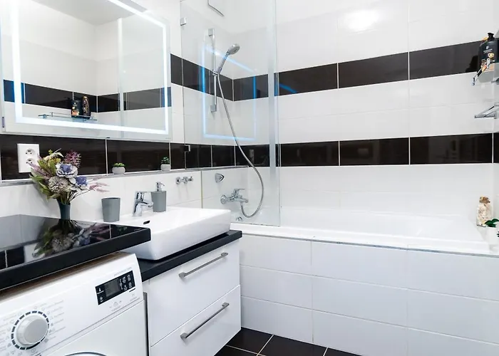 Apartmán New Beautiful In The Center Of With Option Garage Parking