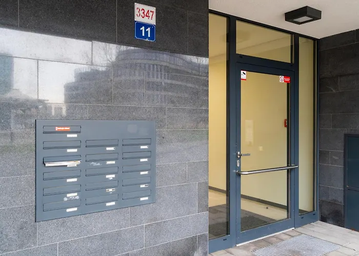 New Beautiful In The Center Of With Option Garage Parking *