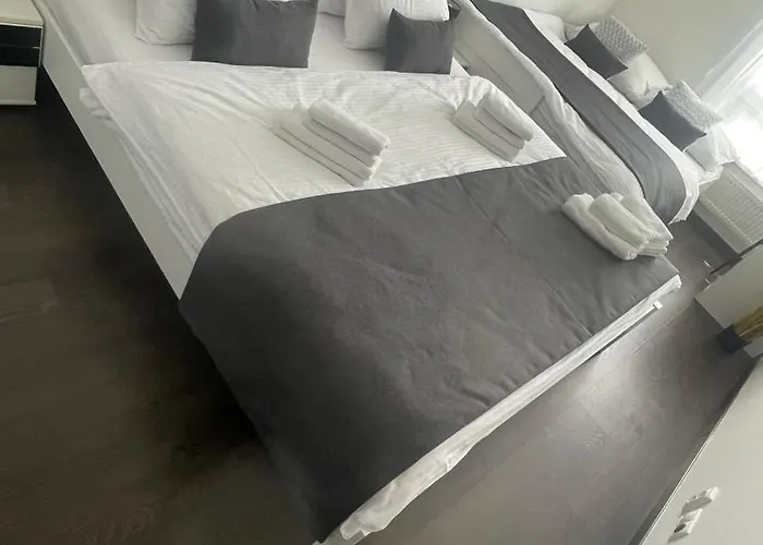 New Beautiful In The Center Of With Option Garage Parking Apartmán *