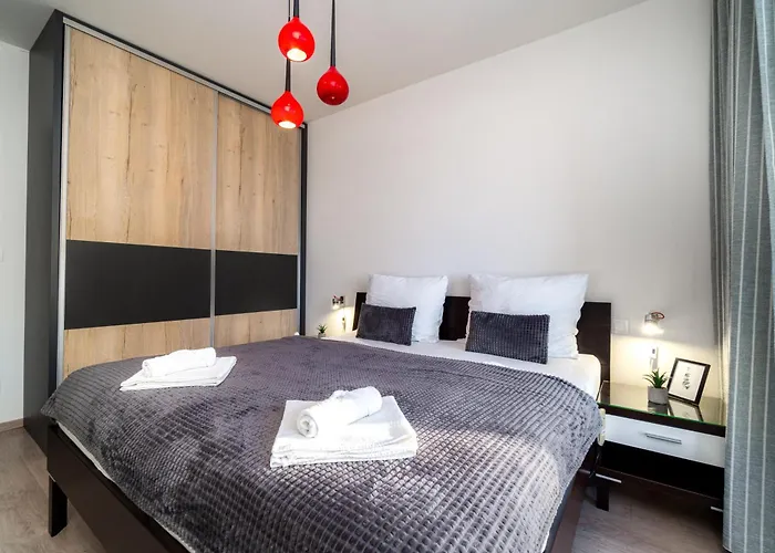 New Beautiful In The Center Of With Option Garage Parking Apartmán